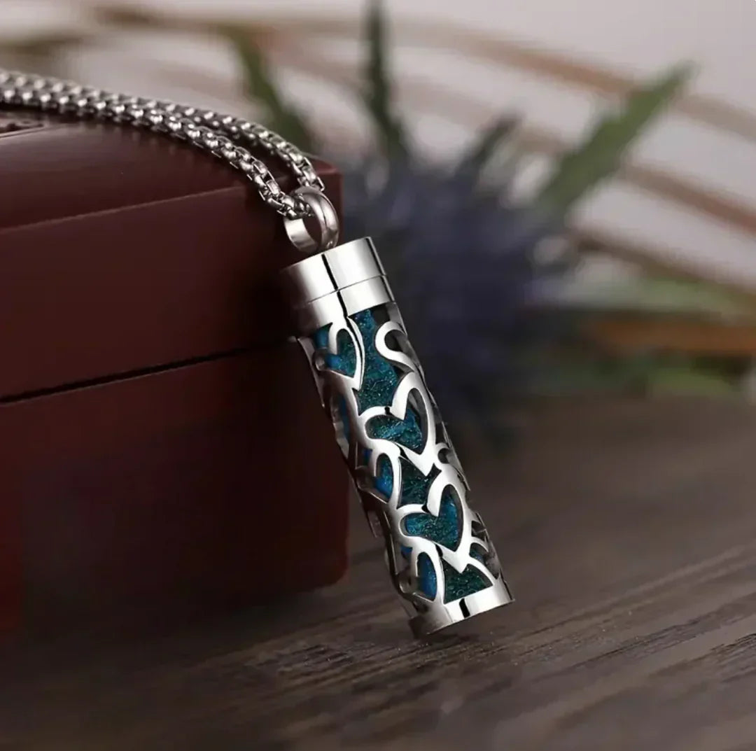 Collier diffuseur d’arômes avec pads interchangeables