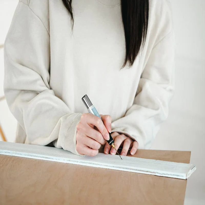 Gravte s přesností do dřeva, skla nebo kovu