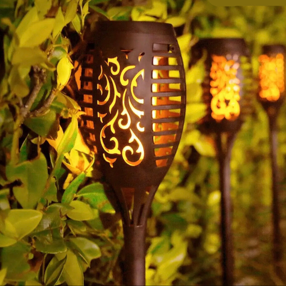 מנורת LED סולארית – להבה מציאותית ללא אש