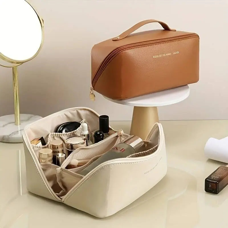 Grote toilettas en make-up tas voor op reis