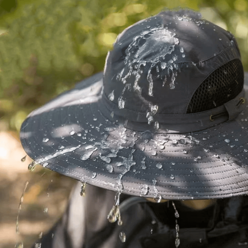 Hat with integrated solar fan 